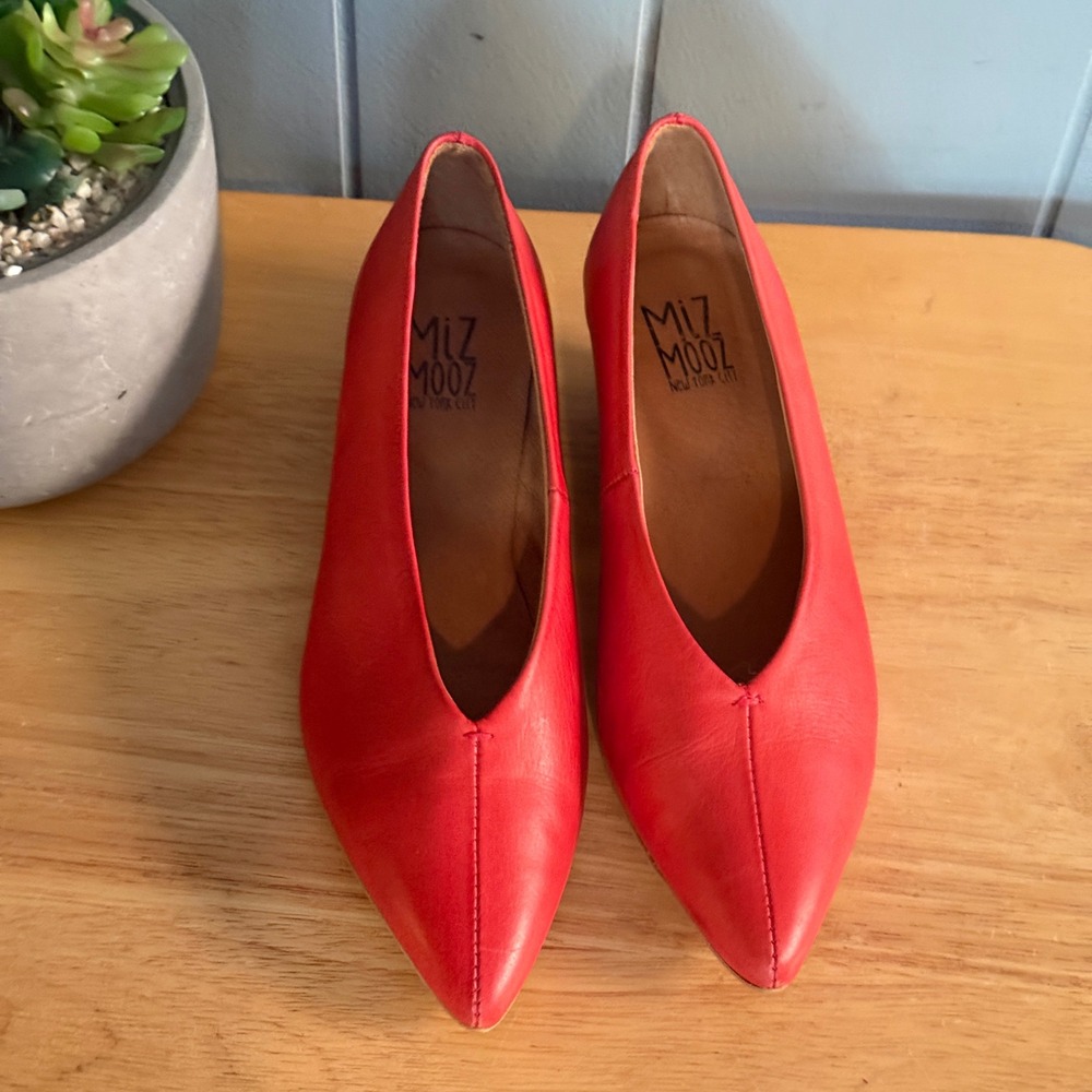 Miz Mooz Holly Scarlet Red Leather Pointed Toe V-Cut Block Heel Pumps Size 36